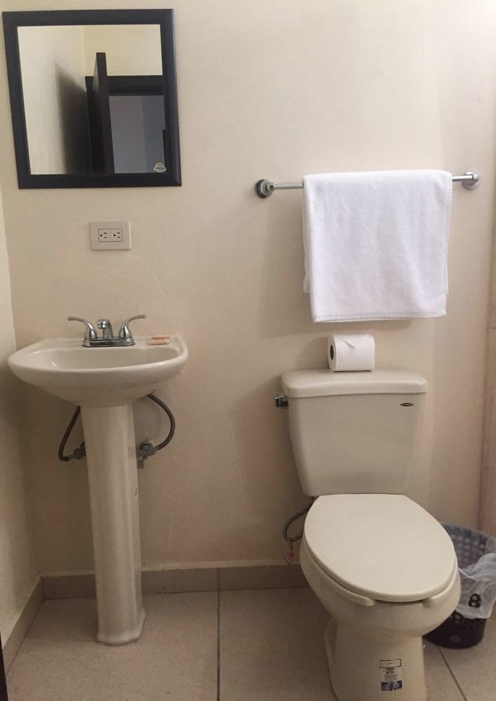 Hgen Rooms & Suites لوس موتشيس المظهر الخارجي الصورة